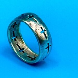 Silver Cross Pattern Ring